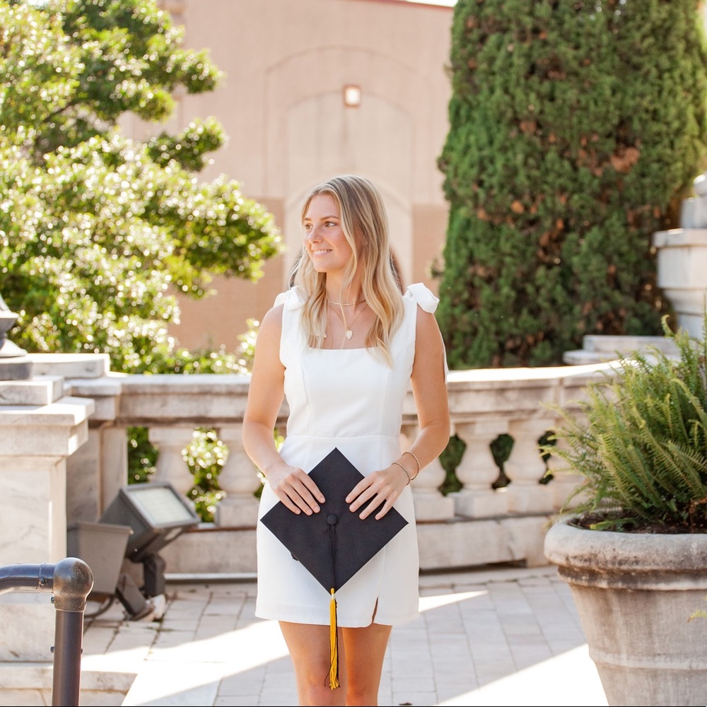 Meet your Posher, Emi